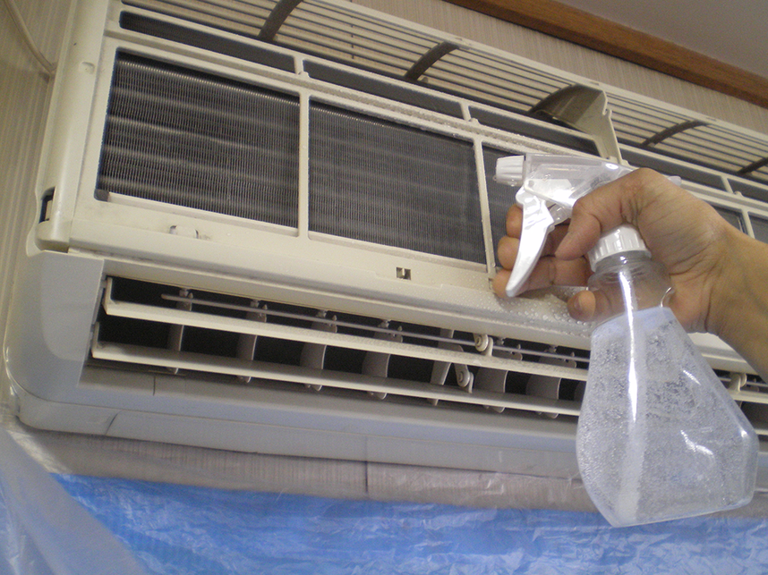 酸素の洗剤サンソリキでエアコン掃除の写真