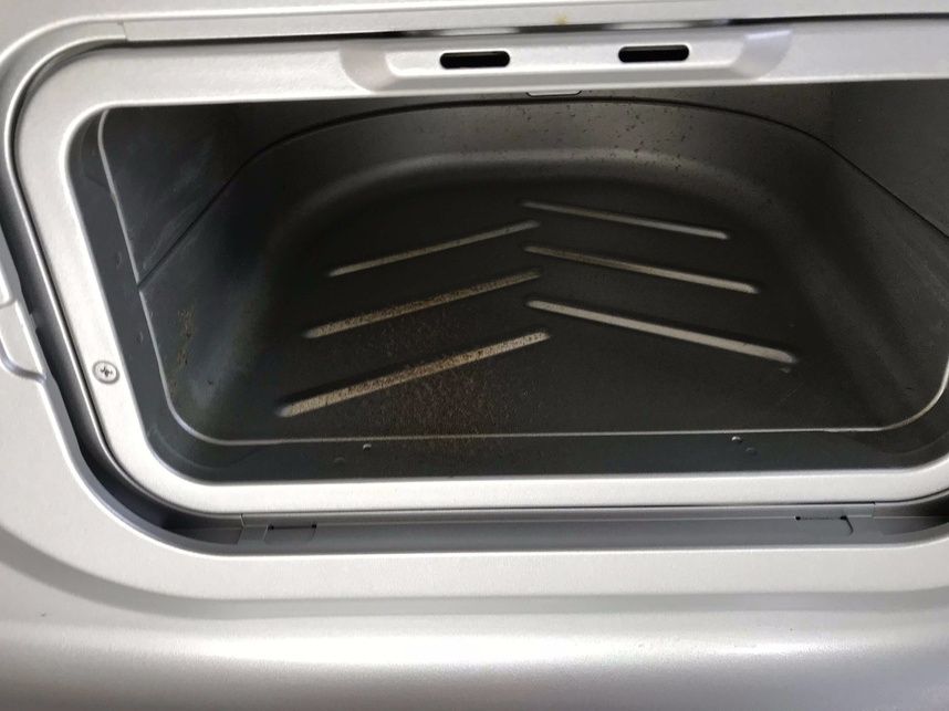 ダクト部分も汚れをとっていきます