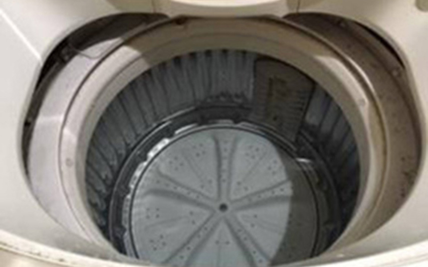 3.お湯を洗濯槽のフチまで入れて